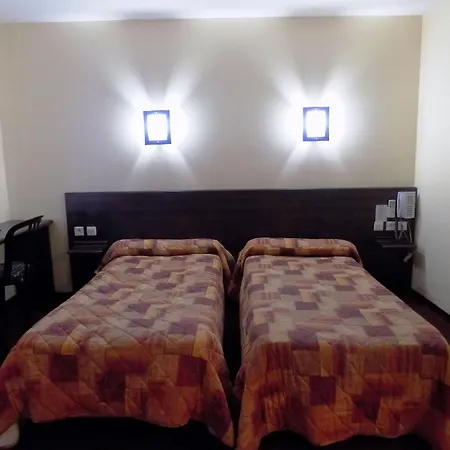 Estival Arriel Готель Лурд