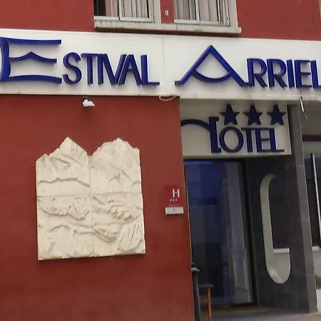 Estival Arriel Entierement Climatise Hotell 3*